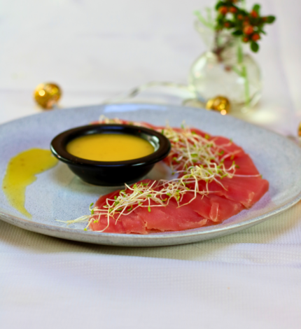Sashimi de atún BeChef con salsa de maracuyá